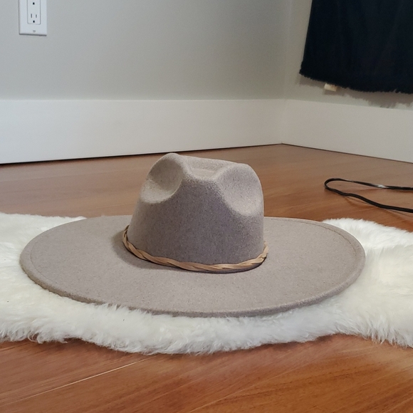 Brand New Treasure and Bond hat - Picture 2 of 4